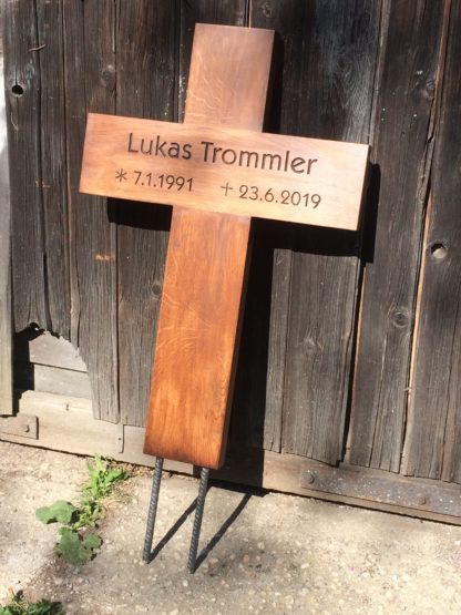 Kreuz Eiche gefärbt