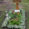 Grabkreuz mit Grabplatte