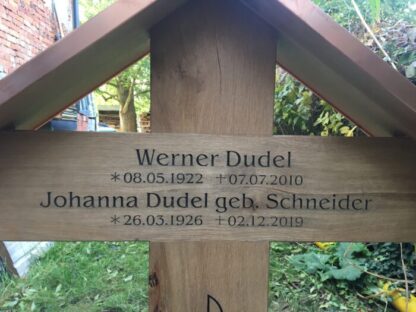 zweite Inschrift Grabkreuz