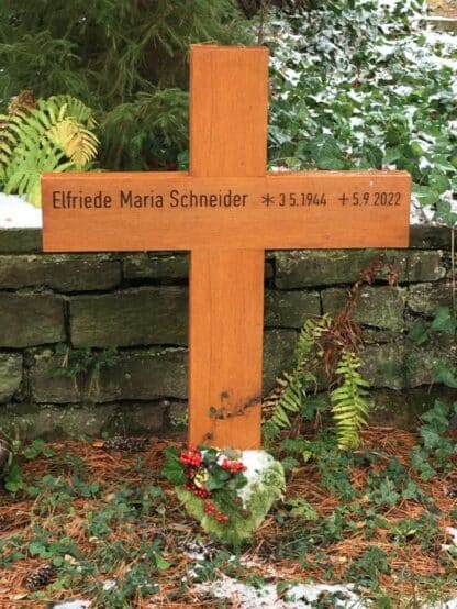 Grabkreuz Holz zwei Namen