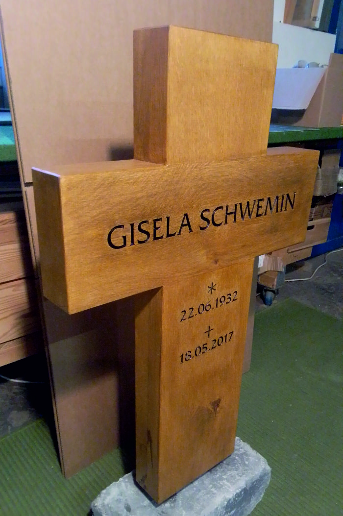 Grabkreuz Dicke 8 bis 9 cm